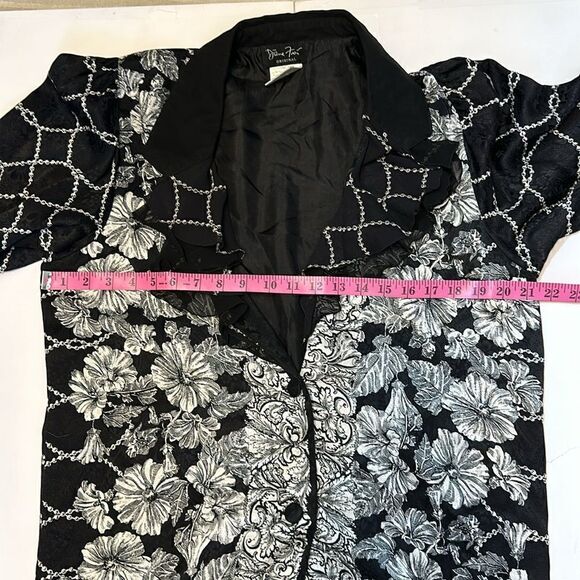 Diane Freis women’s silk floral two button blouse. No size tag - Picture 9 of 9